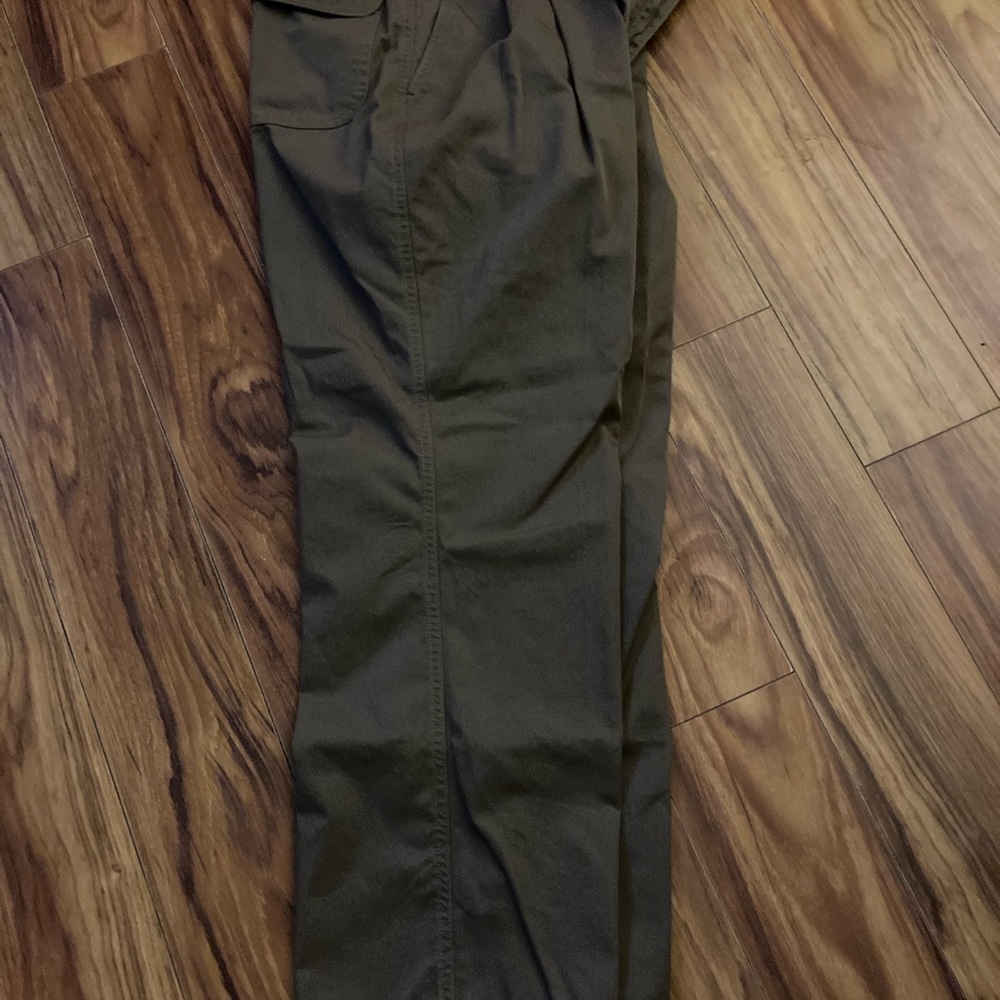 Men’s puritan casual comfort pleated slacks.  Brown in color